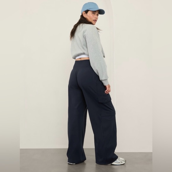 NWOT-Athleta Navy Venice Cargo Wide Leg Pant, Small - Picture 7 of 12